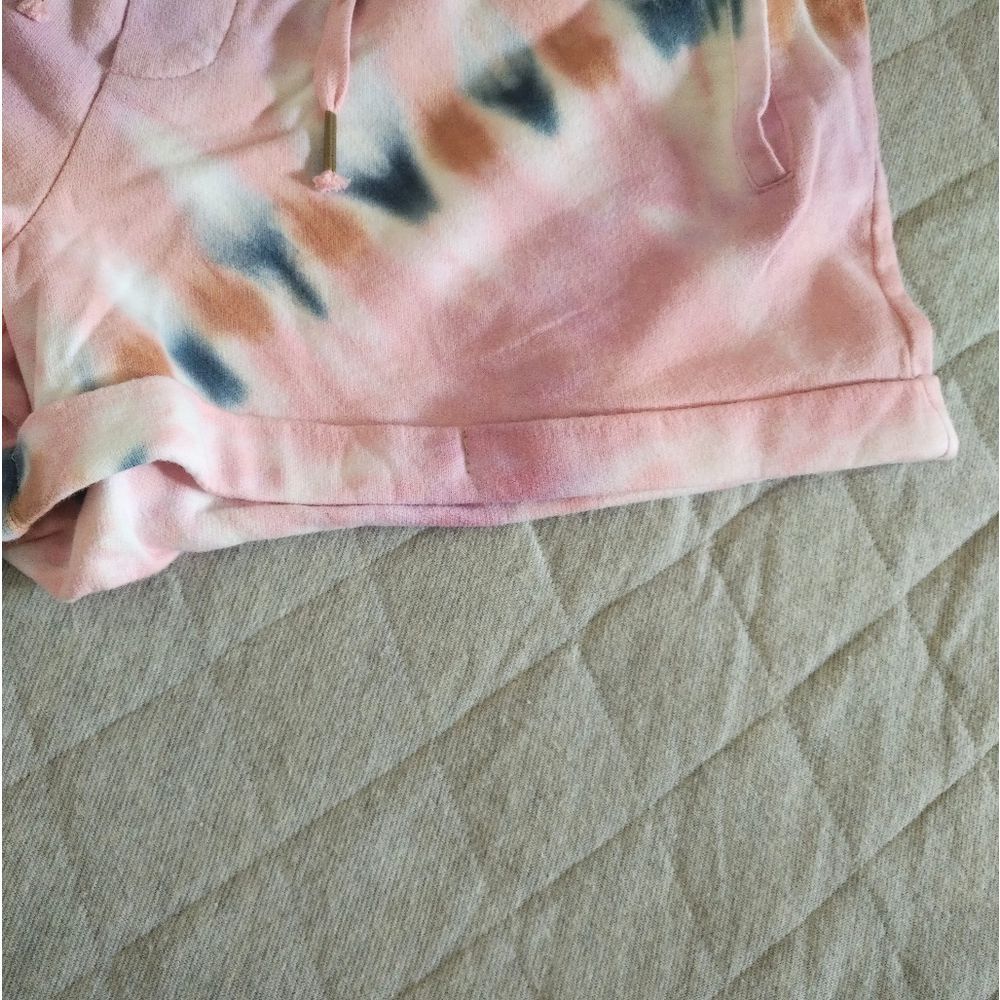 ✨️HP✨️ Young👧 Fabulous😎 & Broke💸 Tie Dye☮️ Shorts NWT - Picture 7 of 10